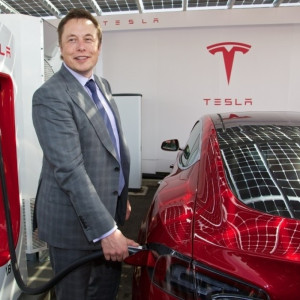 elonreevemusk247 spoofed photo banned on kuwait-chat.com